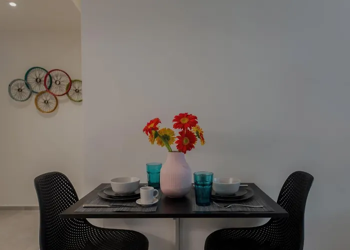 Zanzi By Stylish Stays
